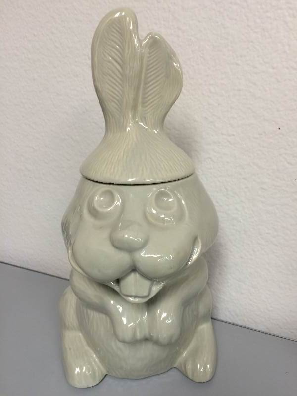 lot 12 image: Vintage Rabbit Cookie Jar