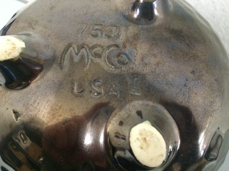 lot 16 image: McCoy Bean Pots