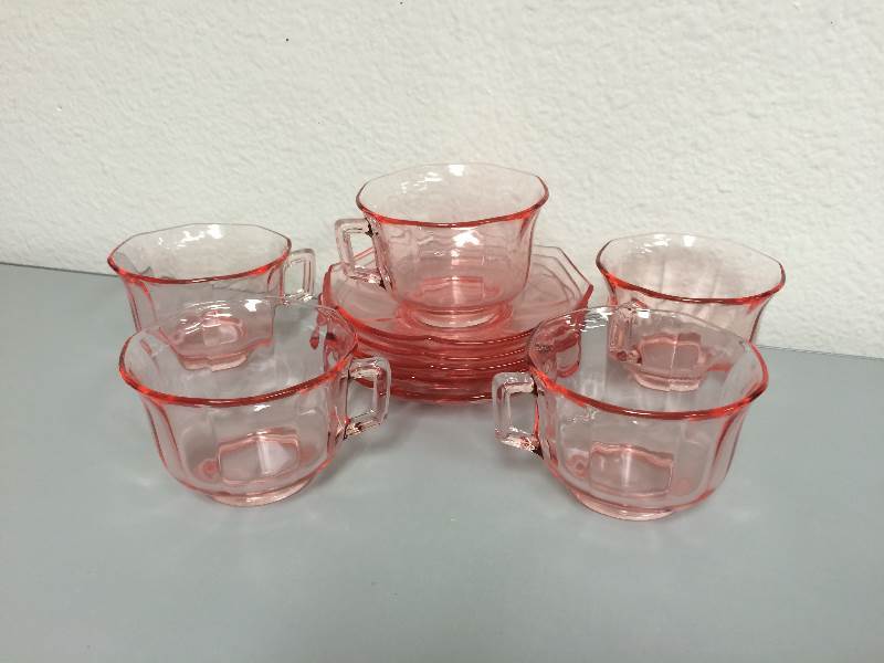 lot 17 image: Vintage Pink Depression Glass CupSaucers