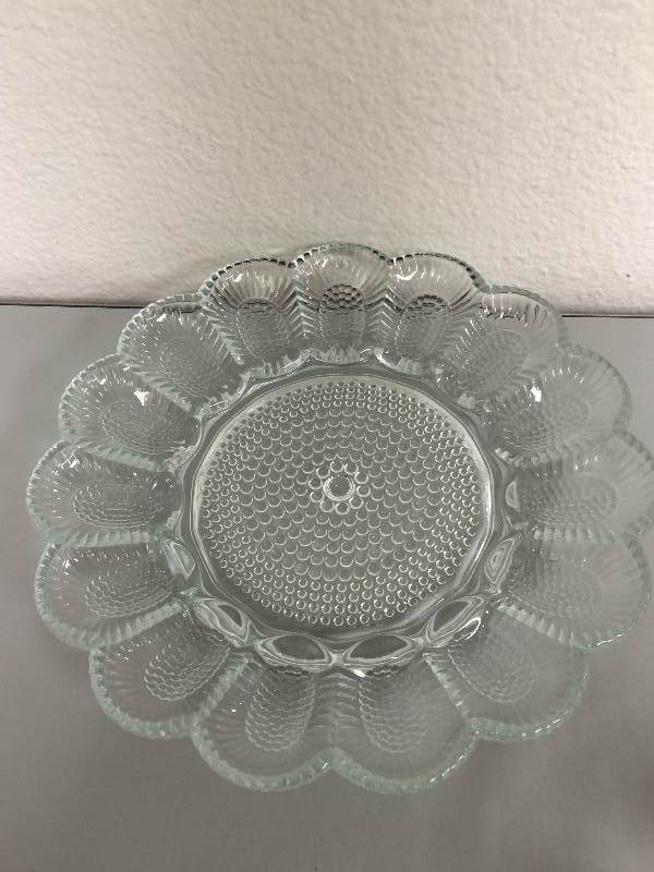 lot 21 image: Assorted Glass Serving Dishware