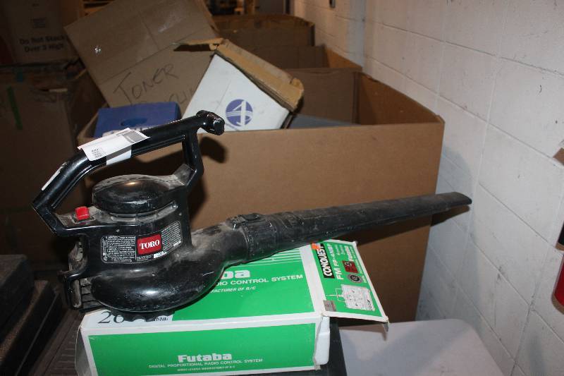 lot 18 image: Toro Super Blower Vac