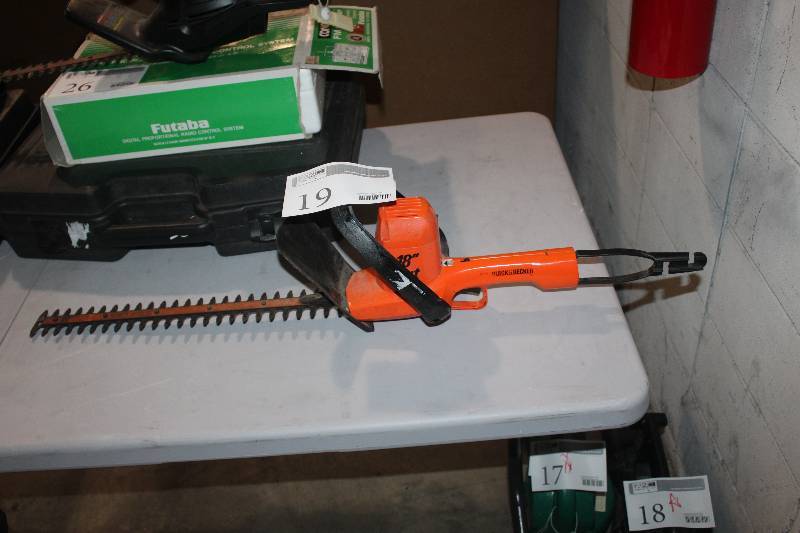 lot 19 image: Black & Decker Hedge Trimmer