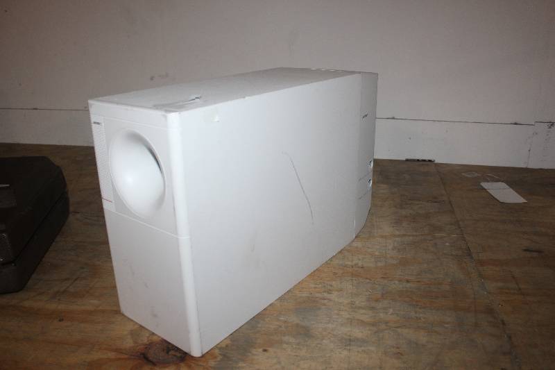 lot 61 image: Bose Speaker