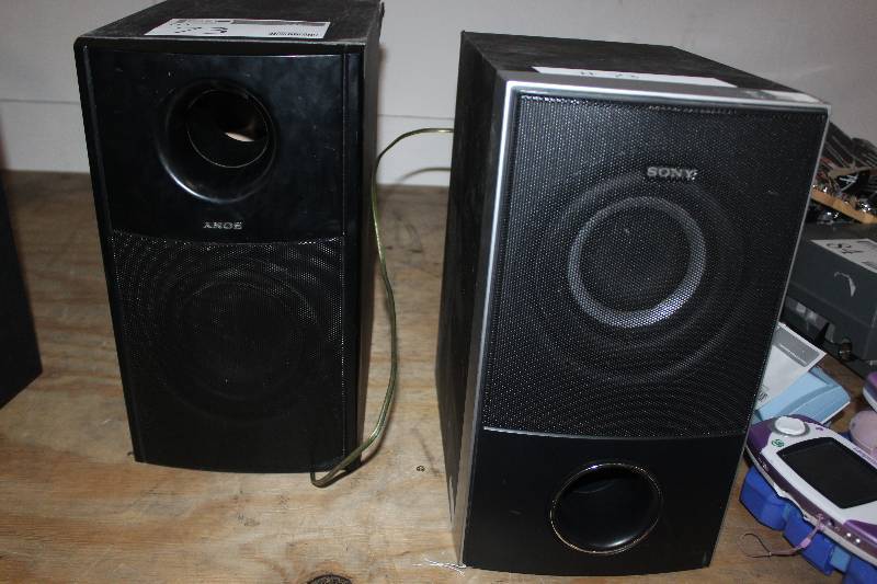 lot 73 image: Lot of (2) Sony Speakers