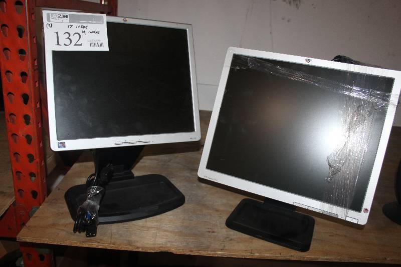 lot 132 image: Lot of (2) HP Monitor