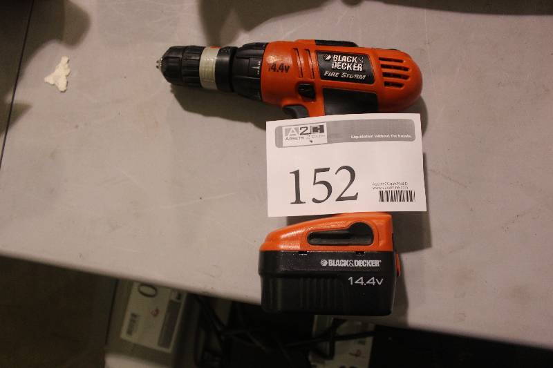 lot 152 image: Black & Decker Cordless Drill