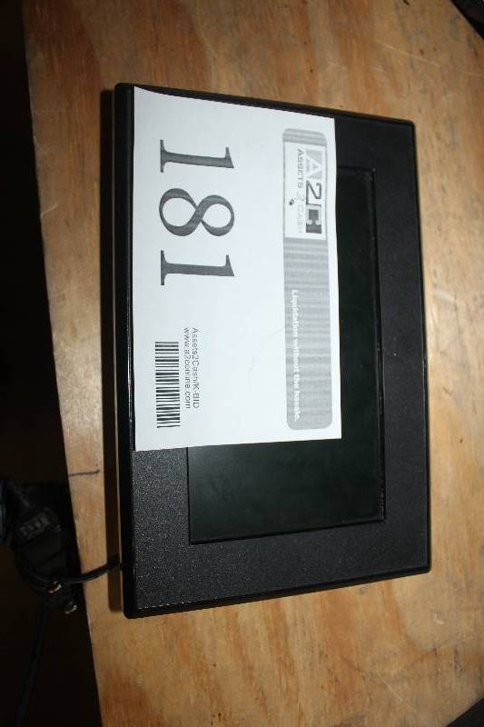lot 181 image: GiiNii Digital Picture Frame