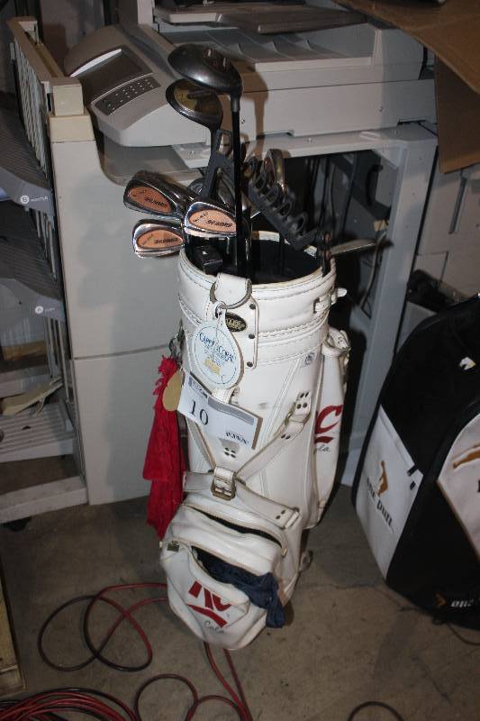 lot 10 image: Golf Club Set