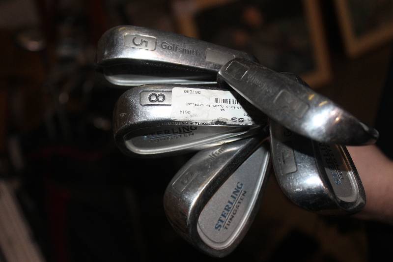 lot 33 image: Lot of (5) Golf Clubs
