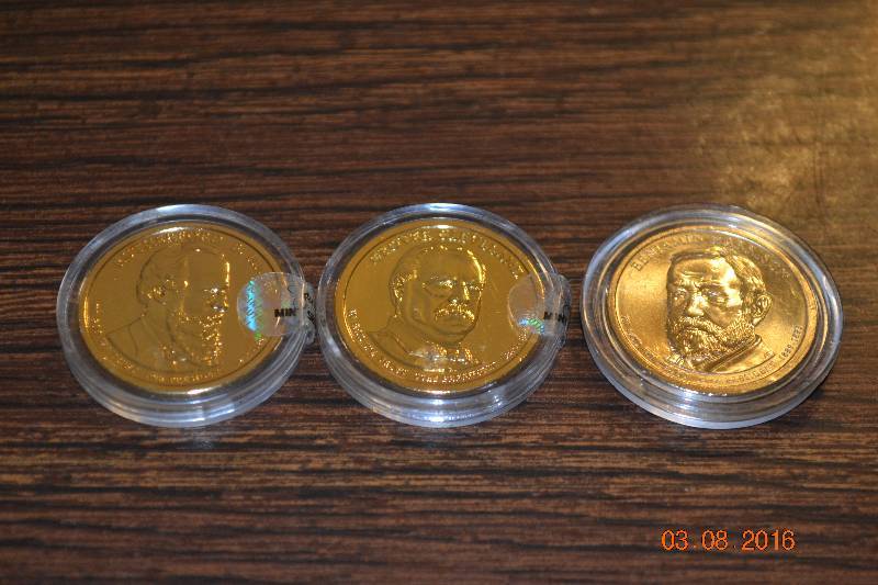 lot 10 image: 3  collector $1.00  coins