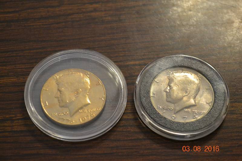 lot 11 image: 2  Half dollar  collector coins