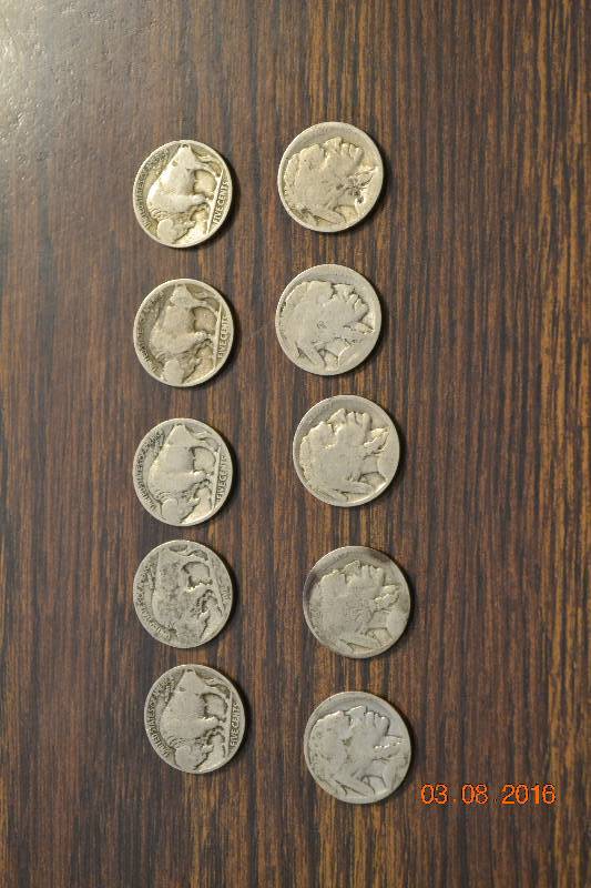 lot 25 image: Collector Buffalo nickles