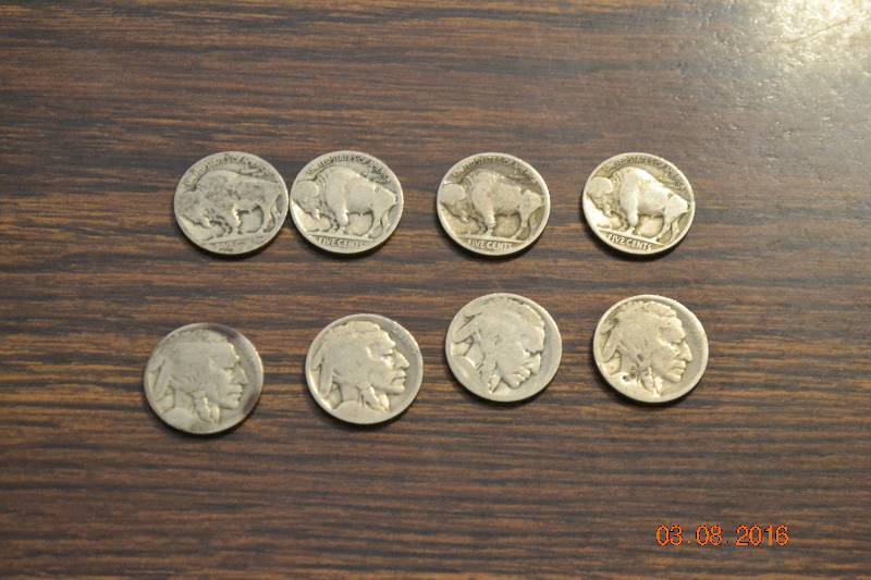 lot 30 image: Collector Buffalo nickles