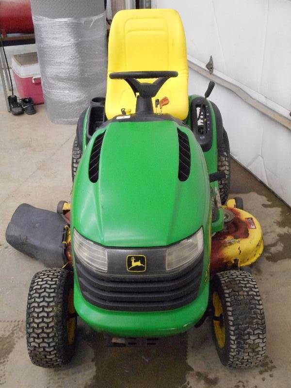 lot 5 image: John Deere L130 Automatic Lawn Tractor