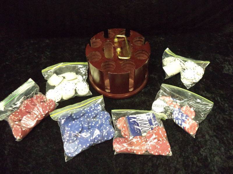 Lot - Poker Caddy & Poker Chips