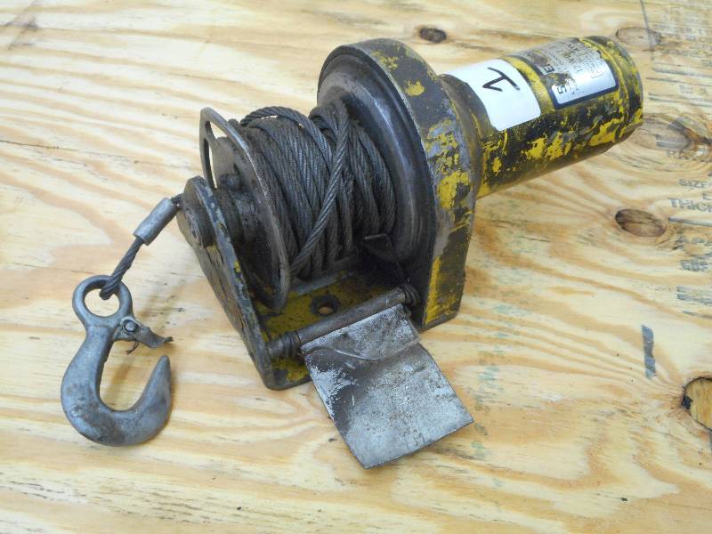 lot 1 image: SuperWinch ATV1500 12Volt 1500# Electric Winch, No Controls