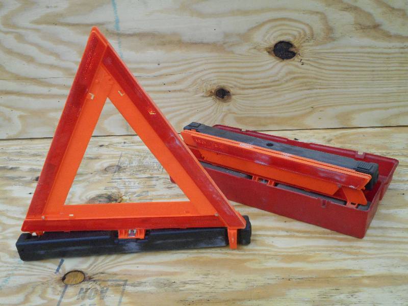 lot 4 image: Set Of Caution Triangles With Case,...