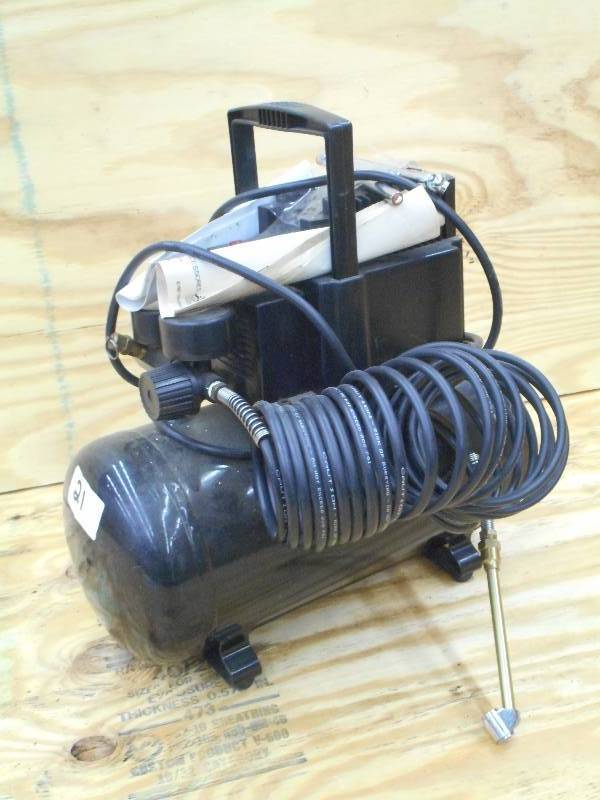 lot 21 image: Black-Cat 120Volt 2-Gallon Electric...