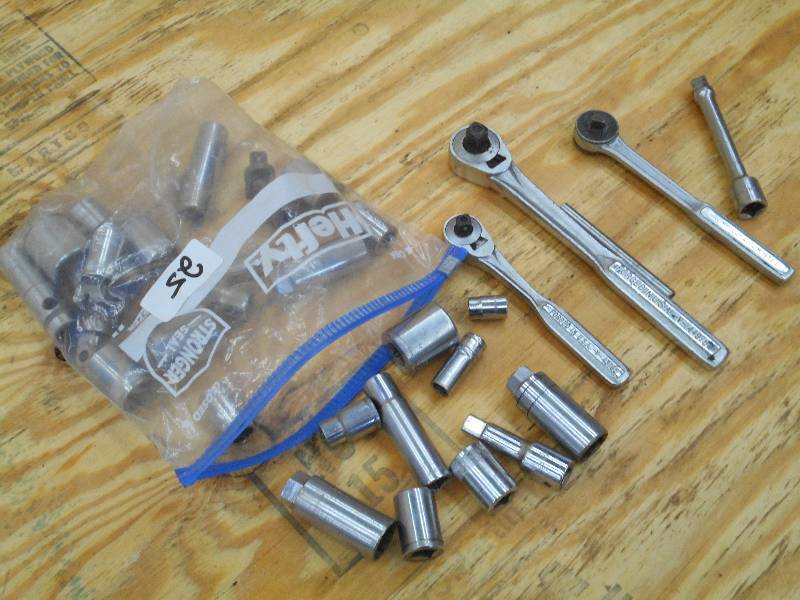 lot 25 image: Bag Full Of Assorted Sockets & Ratc...