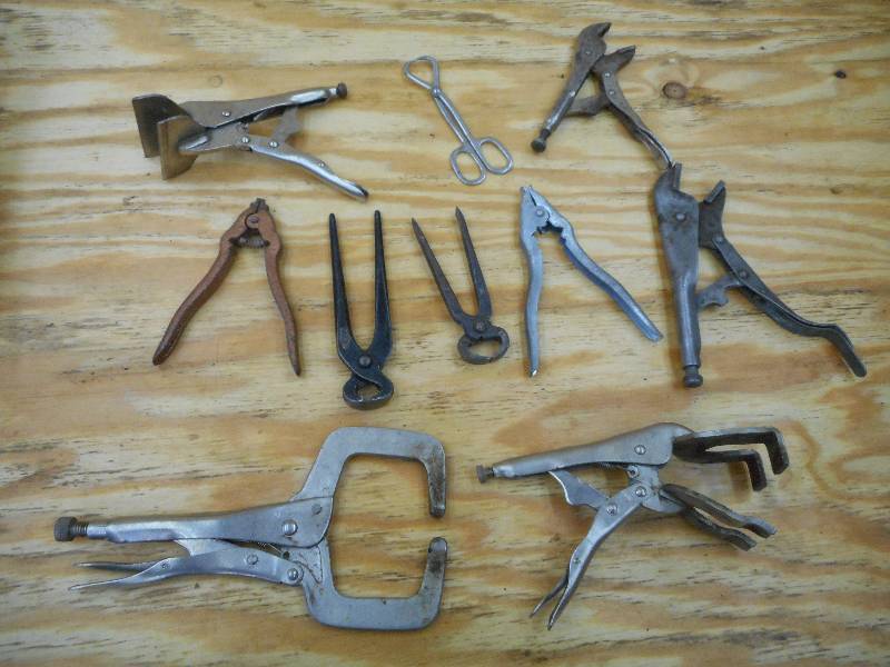 lot 27 image: Box Of Assorted Vise Grips & Clamps...