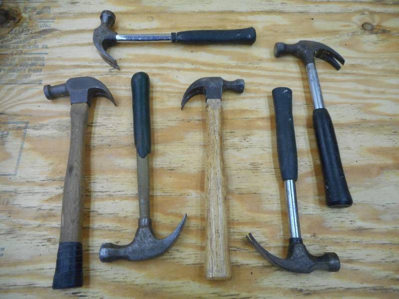 lot 32 image: Box Of Assorted Hammers (6) ...