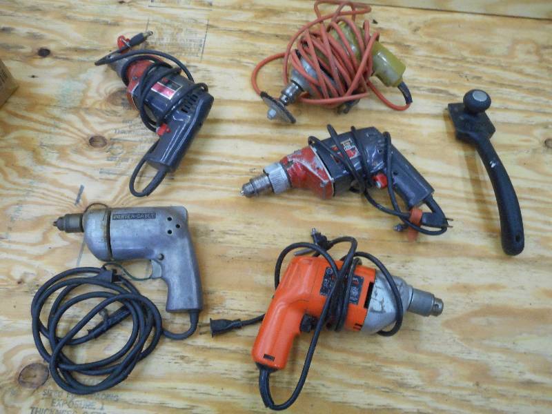 lot 43 image: Box Of Assorted 120Volt Power Tools...