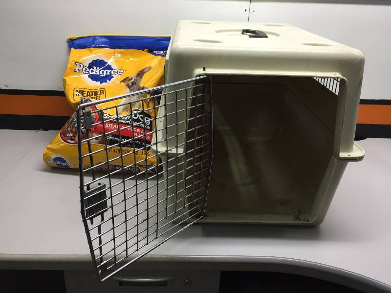 lot 68 image: DOG KENNEL WITH 12 BAG OF PEDIGREE DOG FOOD