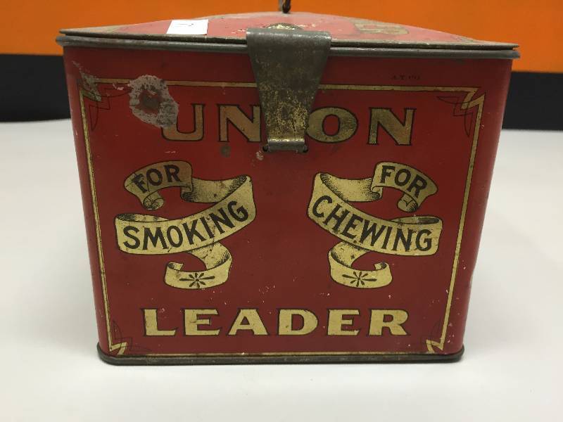lot 71 image: UNION LEADER CUT PLUG SMOKE AND CHEW TIN