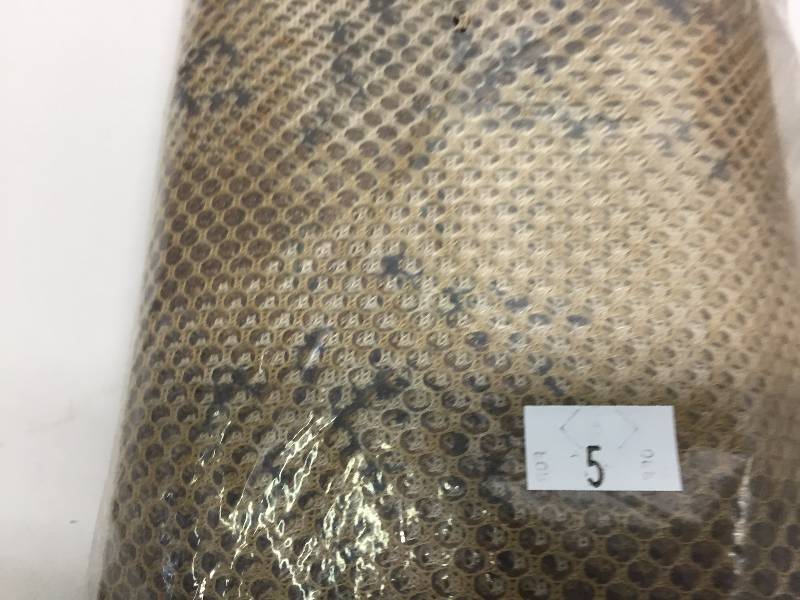 lot 5 image: CAMOUFLAGE DESERT COVER (2) MILITARY BELT POUCHES (2)