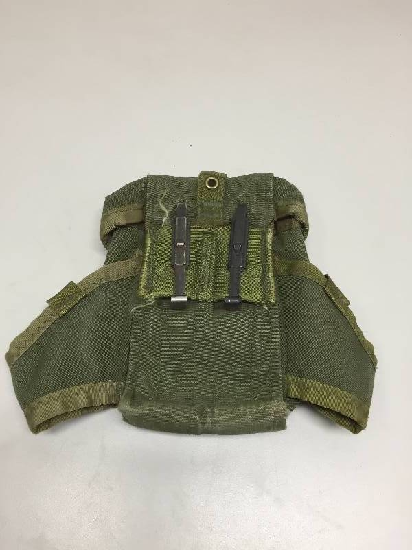 lot 6 image: MILITARY POUCHES (3)