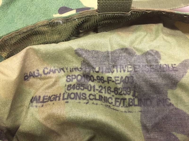 lot 9 image: MILITARY BELT WITH BAG TO CARRY PROTECTIVE GEAR
