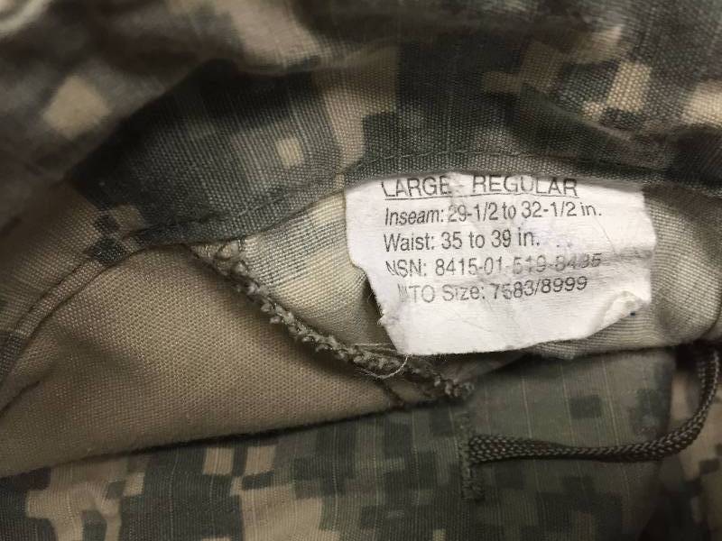lot 15 image: MILITARY PANTS LARGE
