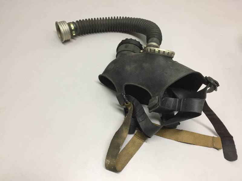 lot 16 image: MILITARY GAS MASK AND BELT