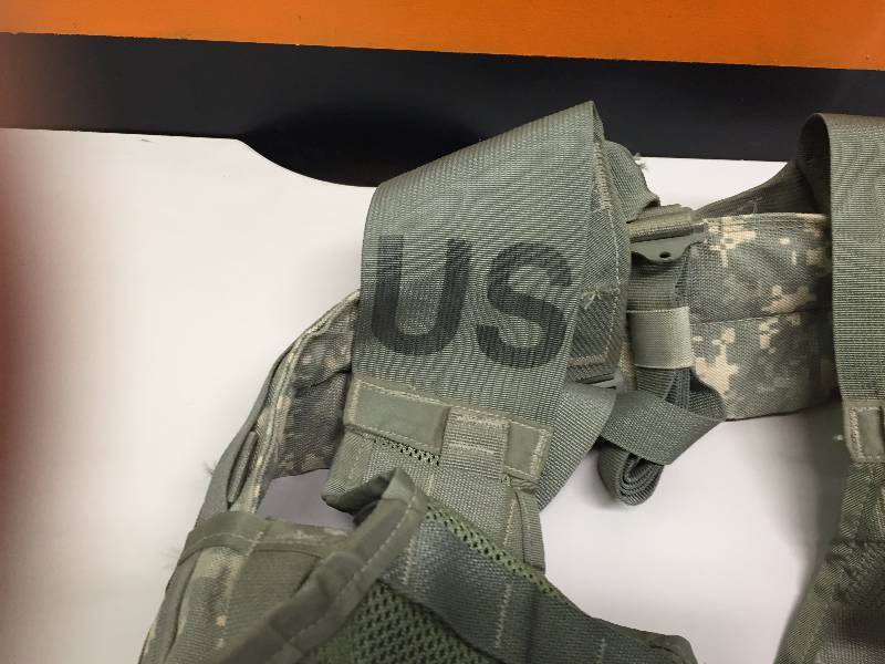 lot 22 image: MILITARY VEST