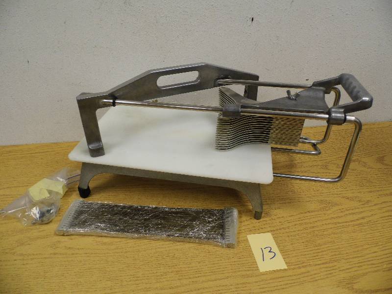 lot 13 image: Onion Slicer