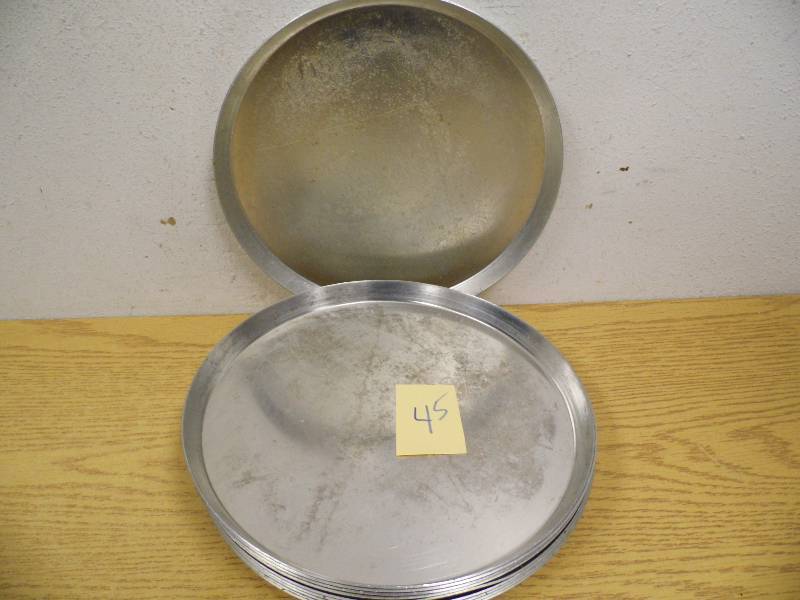 lot 45 image: Pizza Pans