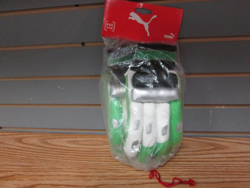 lot 87 image: Puma Cricket Batting Gloves size se...