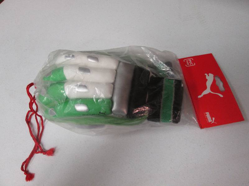 lot 89 image: Puma Cricket Batting Gloves size se...