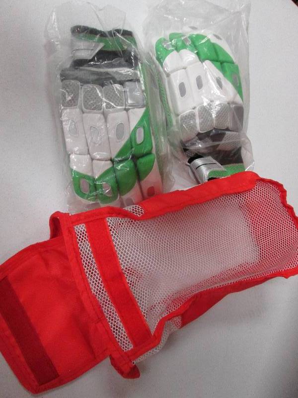 lot 91 image: Puma Cricket Batting Gloves size se...