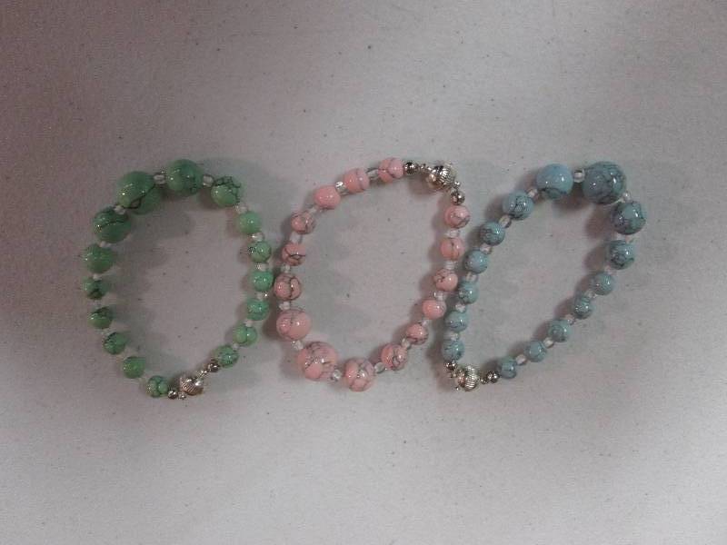 lot 100 image: Lot of 3 assorted colors magnetic c...