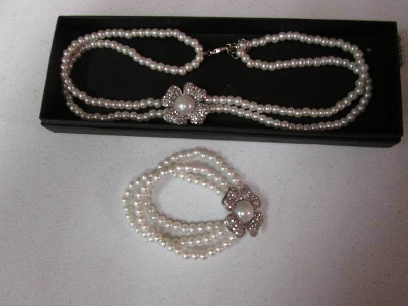 lot 103 image: Matching faux pearl necklace & brac...