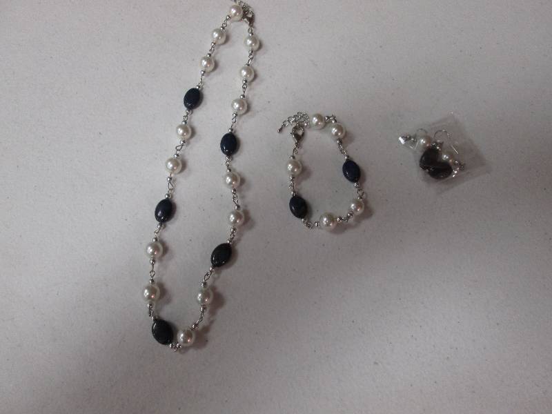 lot 107 image: Matching faux pearlblue bead neckl...