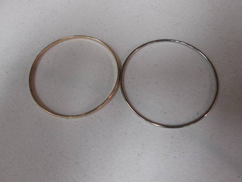 lot 114 image: Set of 2 bangle bracelets gold sil...