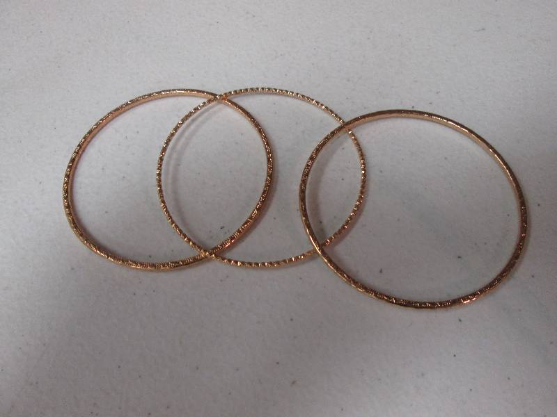 lot 116 image: Set of 3 gold bangle bracelets...