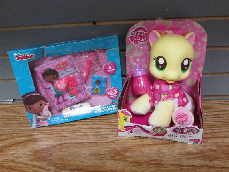 lot 138 image: Doc McStuffins staionery set, My Li...