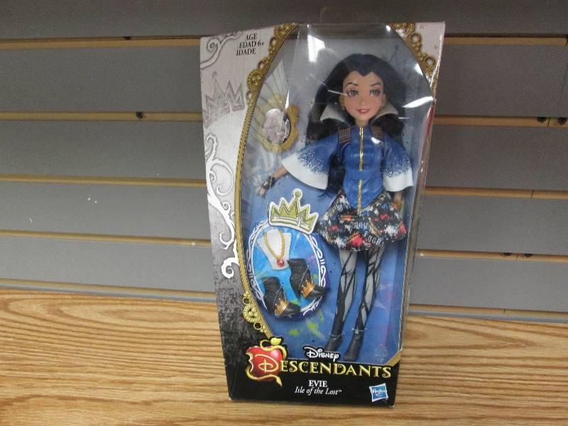 lot 154 image: Disney Descendants doll Evie Isle...