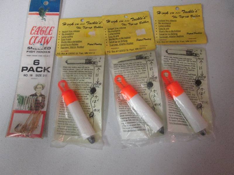 lot 197 image: Pack of 6 hooks, 3 Tip-up bobbers...