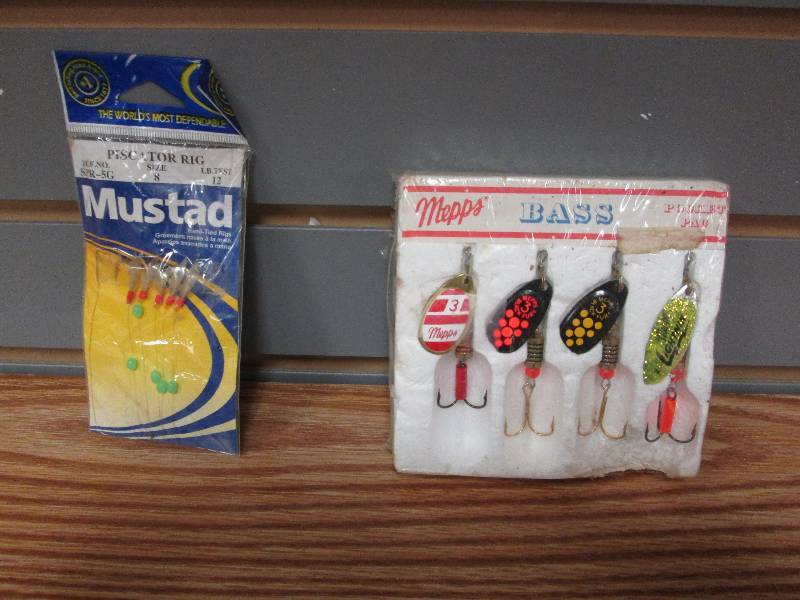lot 203 image: Mustad piscator rigs, Mepps Bass lu...