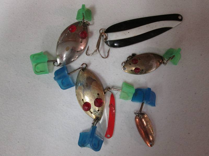 lot 206 image: Assorted lures...