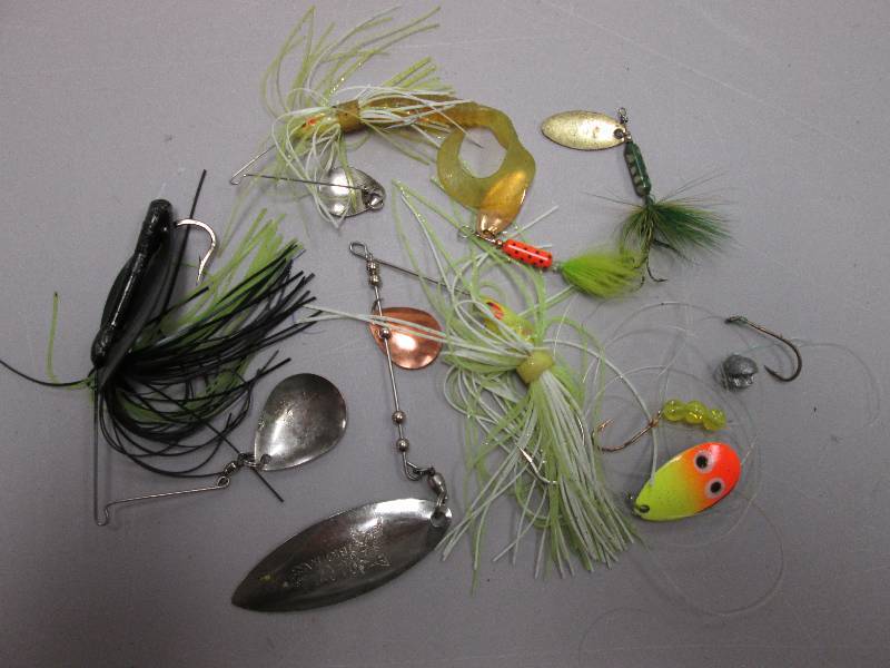 lot 210 image: Assorted lures...